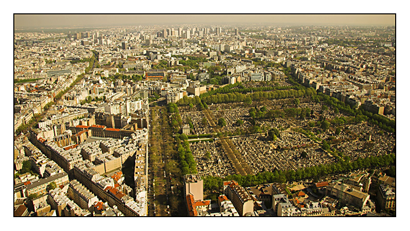 IMG_6361-01.jpg - - père lachaise cemetery, view from tour montparnasse -