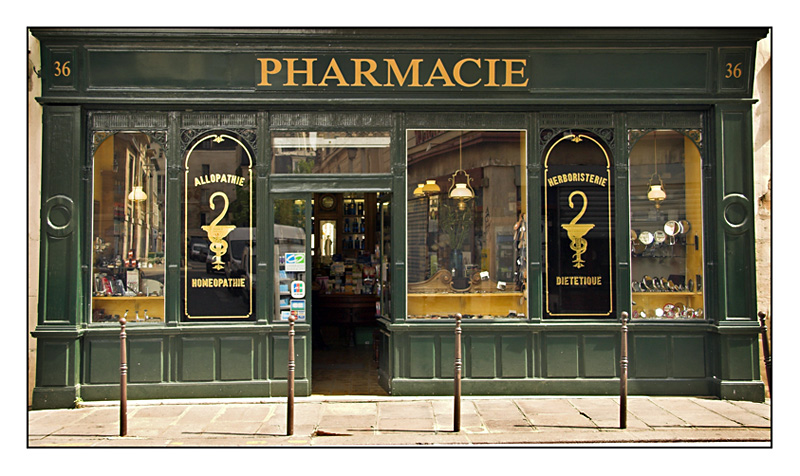 IMG_7185-01.jpg - - une pharmacie -